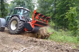 U sekundi pojede ogroman panj - Malčer Prinoth M650