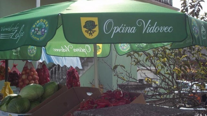 Općina Vidovec OPG-ima darovala suncobrane