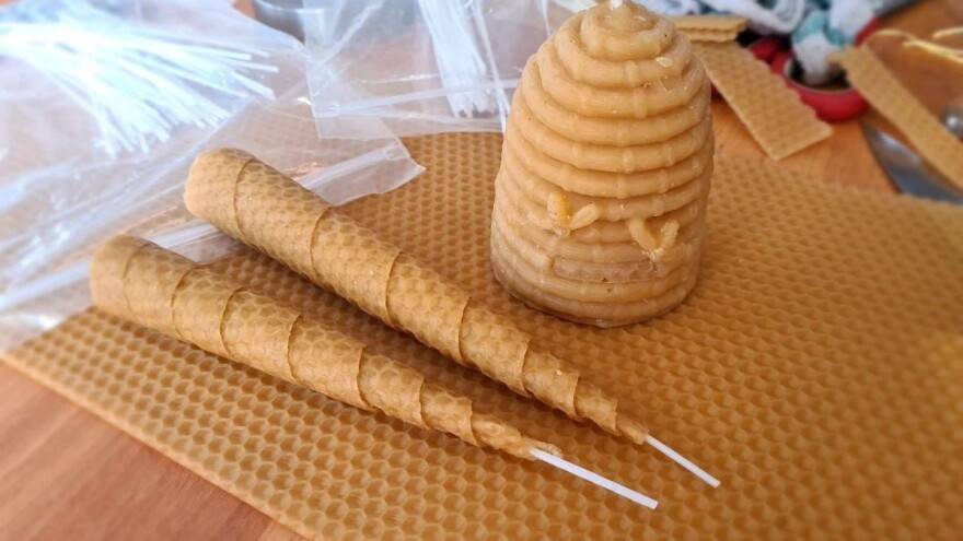 Svijeće od pčelinjeg voska posebno su cijenjene - znate li kako ga pročistiti?