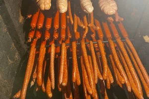 Opustošio pušnicu - ukradeno više desetaka pari kobasica i kulenovih seka