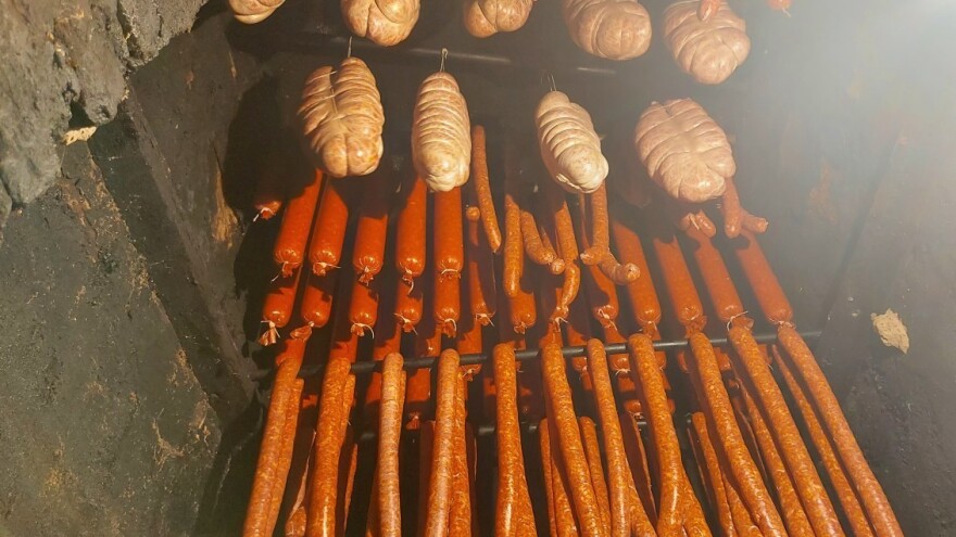 Masnoća kapala s mesa pa izazvala požar u pušnici - šteta 35 tisuća kuna