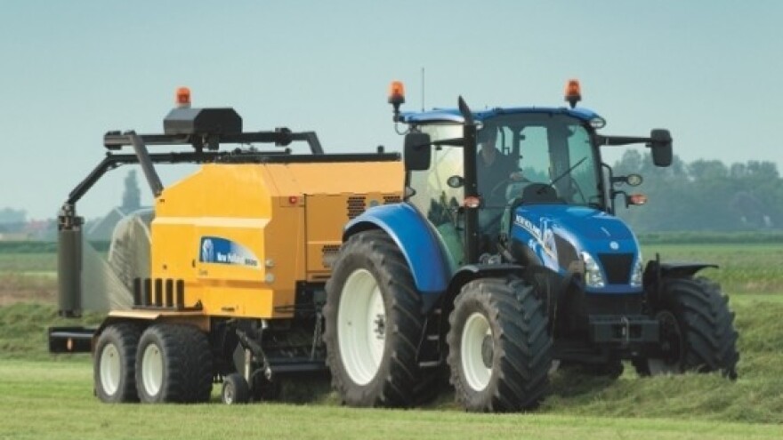 Traktor New Holland T5