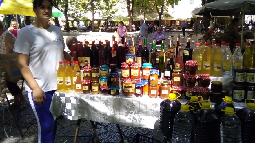 Tanja Mandrapa godišnje napravi oko tonu ajvara po jedinstvenom, starom receptu