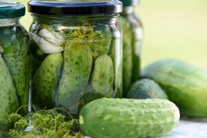 Koja nas hrana zanima u doba pandemije? Sve što jača imunitet pa i kiseli krastavci