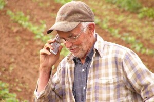 Farmeri iz grada nadziru proizvodnju telefonom!