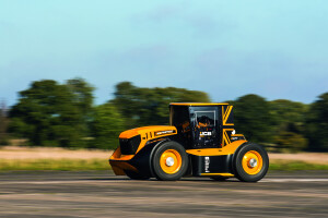 Kako je JCB-ov traktor Fastrac srušio svjetski rekord jurivši 217 km/h?