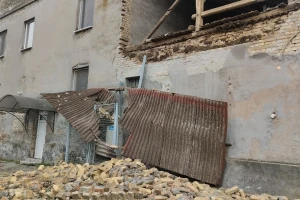 Nevreme u Pivnicama: Uništeni plastenici, krovovi, počupano drveće...