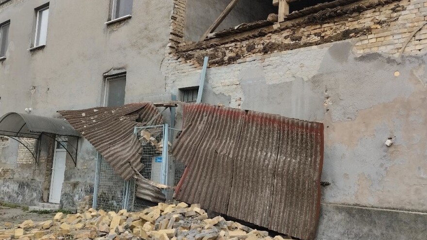 Nevreme u Pivnicama: Uništeni plastenici, krovovi, počupano drveće...