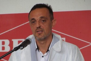 Političari misle da je u seljaka kratka pamet!