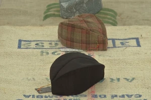 Kostimografkinja od tradicionalne kape napravila modni detalj - šik šajkaču