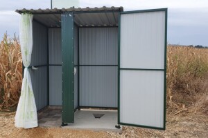 Postavili WC i tuš-kabine: poljoprivrednik je gospodin i on mora imati toalet kad ide u polje