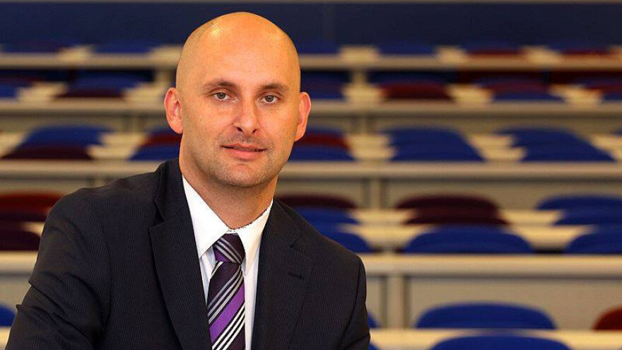 Zarada bez rada - ne u njegovom resoru