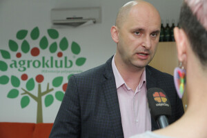 Tolušić: Manipulatori neće dobiti državnu zemlju!