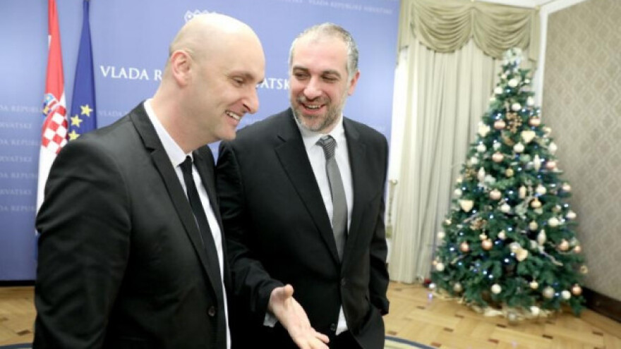 Češljanje ugovora Agencije za zemljište