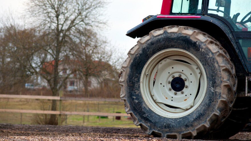 Sankcionisani traktoristi: Jedan izazvao nezgodu, drugi upravljao pijan bez dozvole