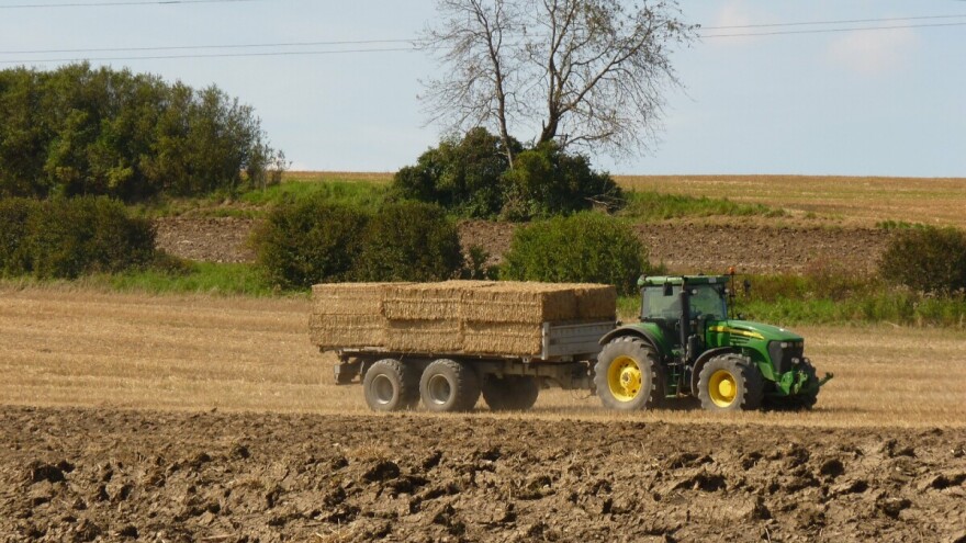 U Кozarskoj Dubici potpisani ugovori o zakupu zemljišta s 33 poljoprivrednika