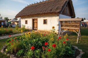 Tradicijski seoski vrt na danima travnjaka