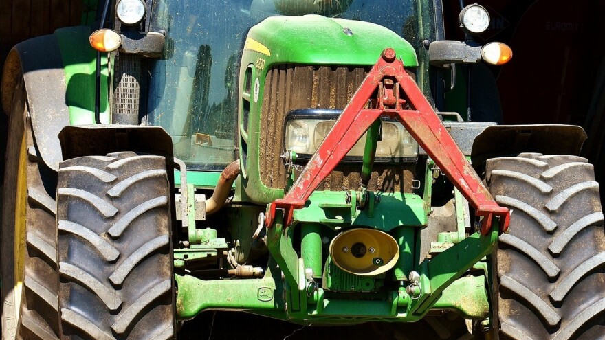 Traktorom u kafanu: Oštetio zaštitnu ogradu na terasi i šank