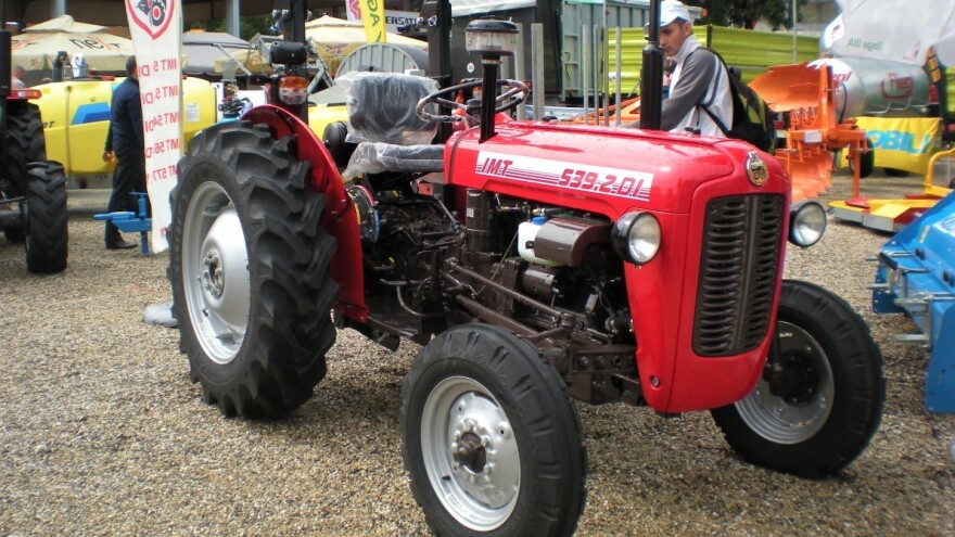 Produžen rok konkursa za nabavku novog traktora