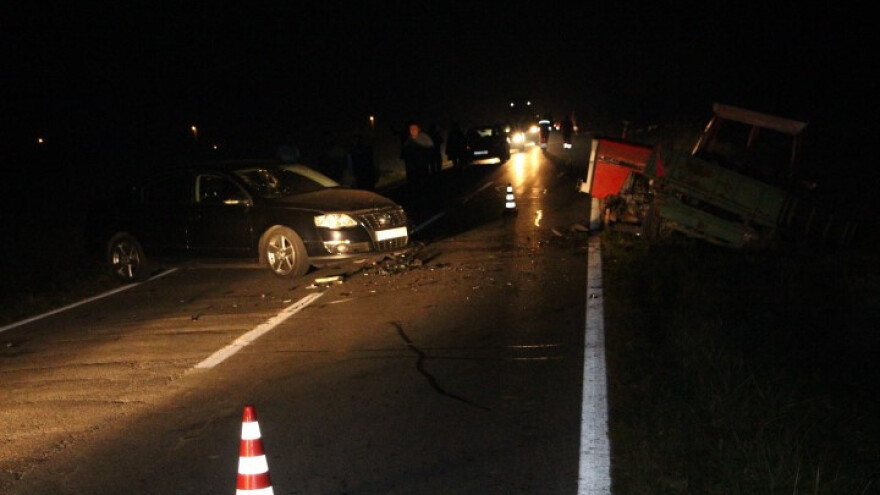 Neosvijetljeni traktor uzrok nesreće