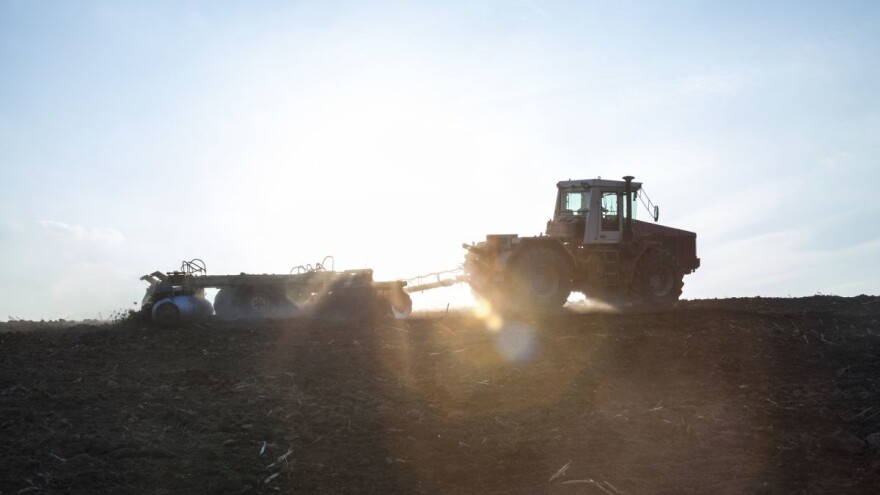 63-godišnjak teško ozlijeđen pri padu s traktora, policija krenula u preventivne akcije