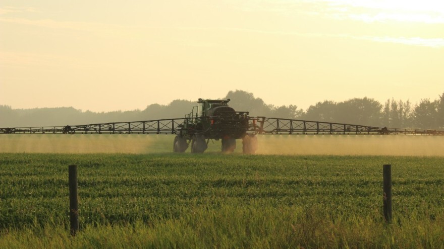 Zabraniti velike traktore i prskalice duge 36 metara?