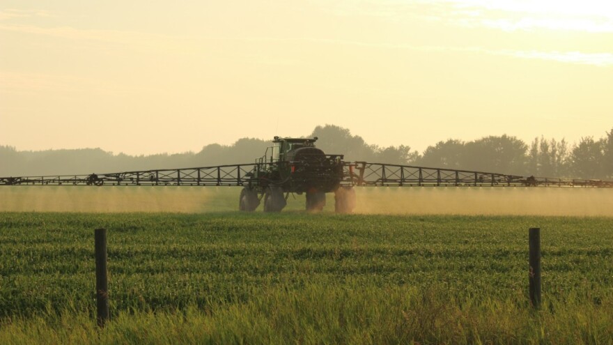 Zabraniti velike traktore i prskalice duge 36 metara?