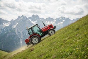 Traktor Agromehanika AGT 850/860 T