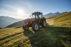 Traktor Agromehanika AGT 850/860 T