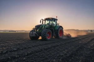 Traktor Claas AXION 900