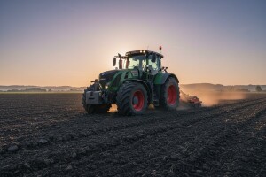 Traktor Claas AXION 900