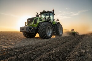 Traktor Claas XERION