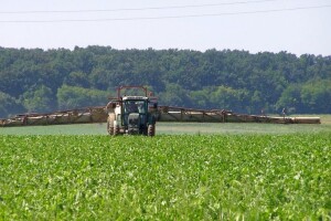 Zašto bi EU izvozila zabranjene pesticide u treće zemlje? Aktivisti traže obustavu