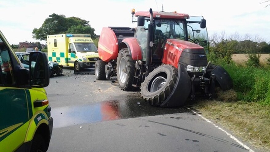 Traktor na putu, glava u torbi