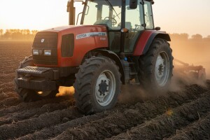 Traktor Foton FT 824