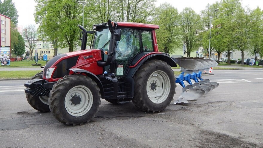 Poljoprivrednici blokirali Izačić!