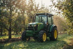Traktor John Deere 5E