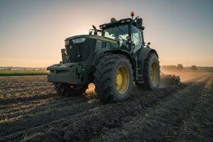 Traktor John Deere 6R