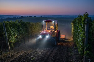 Traktor Labinprogres TPS Tuber 40 s kabinom