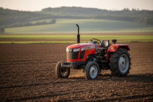 Traktor Mahindra 354