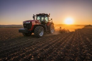 Traktor Massey Ferguson 8600
