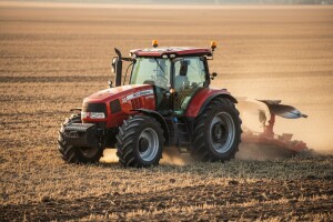 Traktor McCormick X6