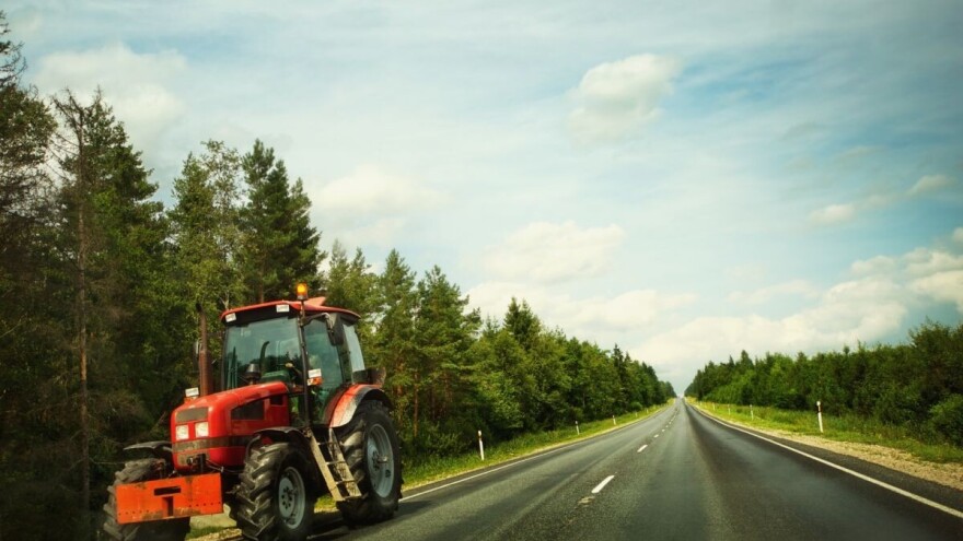 U Nemačkoj kupio traktor pa 700 km vozio do kuće