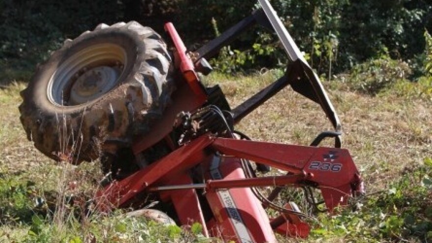 Mladić poginuo u prevrtanju traktora