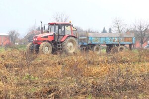 Zemlja na ugaru također traži održavanje i brigu, a ne samo povlačenje poticaja
