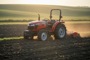 Traktor Yanmar EF200M