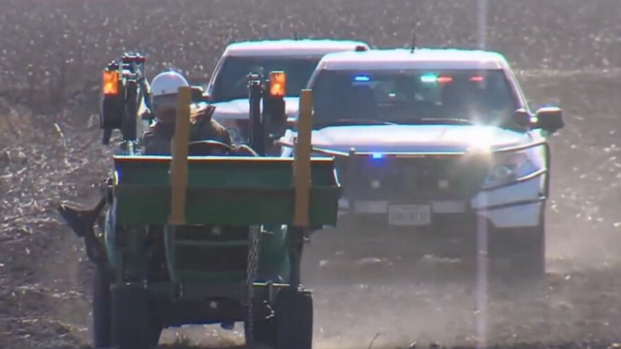 Na malom John Deeru bježao policiji sat vremena po njivi