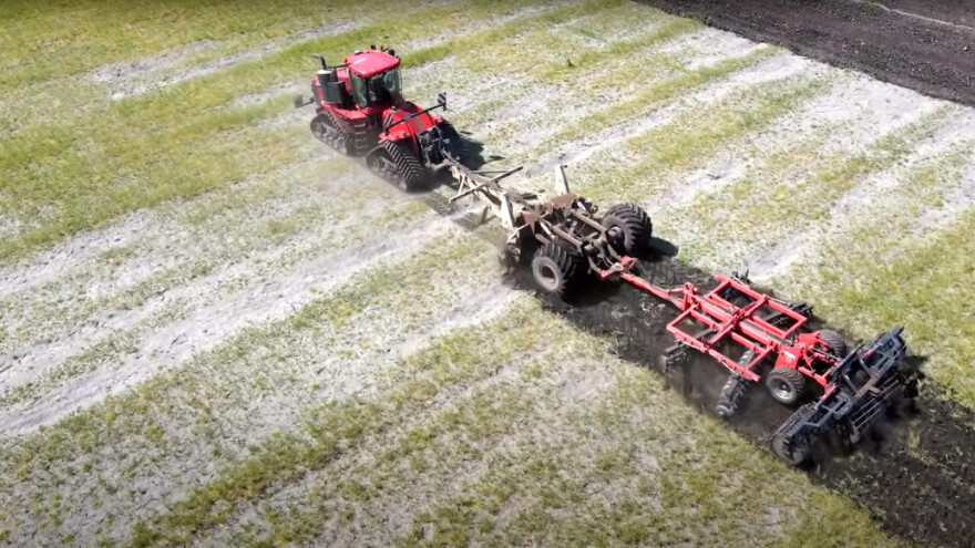 Kombinacija strojeva za obradu tla u jednom prohodu - duga je 25 metara