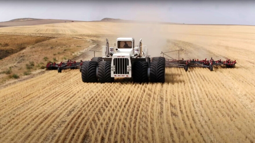 Big Bud 16V-747 ponovo u funkciji: Najveći traktor na svijetu obradi 1,2 hektara u minuti