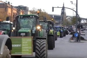 Farmeri sa 4.000 traktora zakrčili ulice Hamburga
